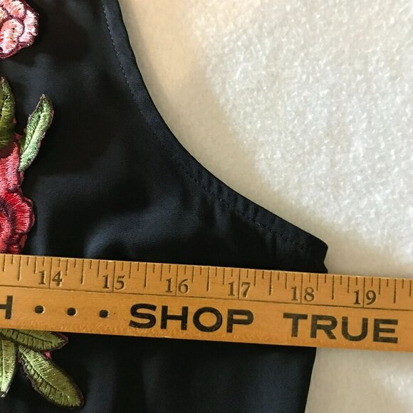 Candies' NWT Blouse 2-Button Keyhole Sleeveless with Rose Applique Size M Black - Picture 10 of 14